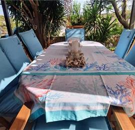 4 bedroom villa with pool in Maslinica, sleeps 8